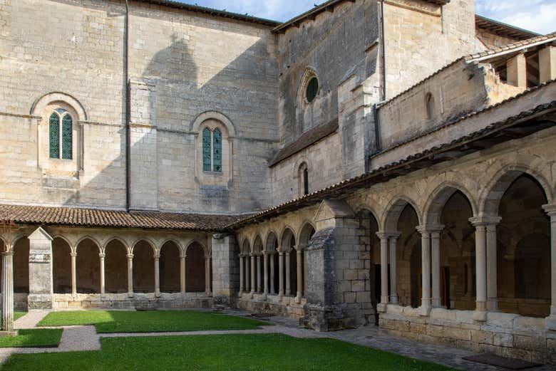 Saint-Émilion Day Trip from Bordeaux: Monolithic Church, Trinity Chapel, Grand Cru Tasting (3/7)