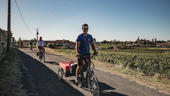 Saint-Émilion E-Bike Day from Bordeaux: Two Châteaux, Vineyard Picnic and Village Tasting (2/12)