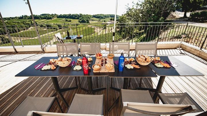 Saint-Émilion E-Bike Day from Bordeaux: Two Châteaux, Vineyard Picnic and Village Tasting (4/12)