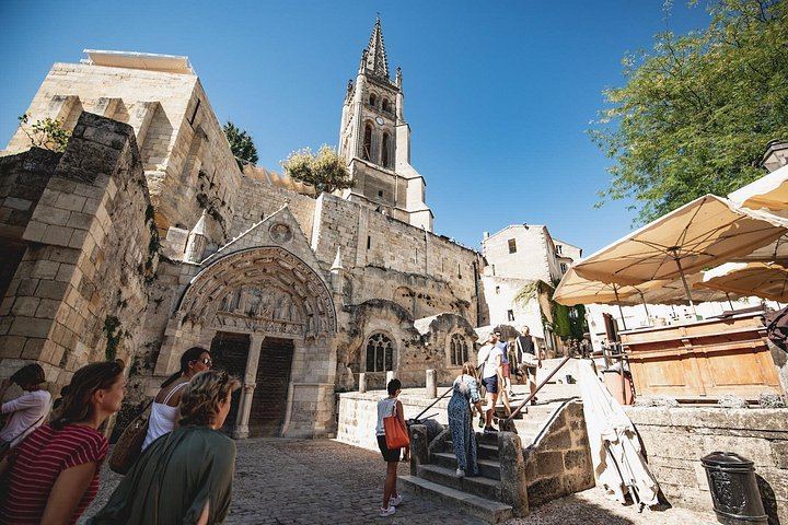 Saint-Émilion E-Bike Day from Bordeaux: Two Châteaux, Vineyard Picnic and Village Tasting (6/12)