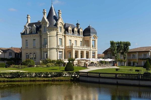 WSET-Led Small-Group Day in Saint-Émilion and Pomerol: Grand Cru Classé Cellars, Lunch