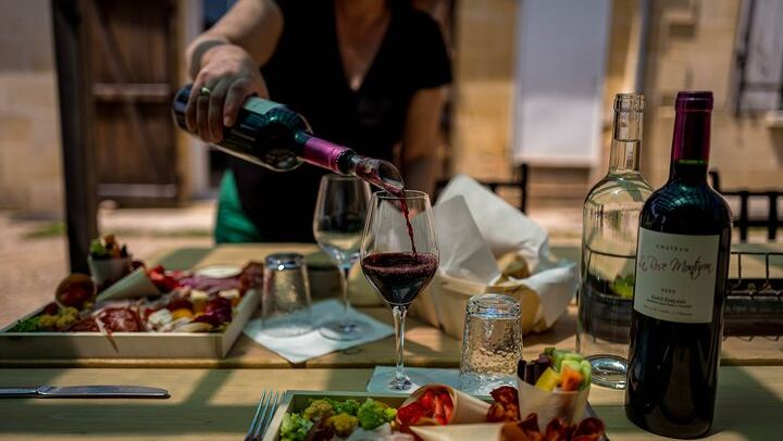 BordeauxWinePilgrim Premium E-Bike Pilgrimage in Saint-Émilion with Château Garden Lunch (1/12)