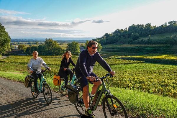 BordeauxWinePilgrim Premium E-Bike Pilgrimage in Saint-Émilion with Château Garden Lunch