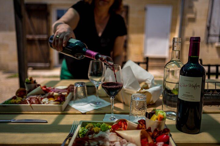 BordeauxWinePilgrim Premium E-Bike Pilgrimage in Saint-Émilion with Château Garden Lunch (1/12)