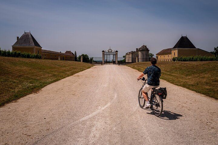BordeauxWinePilgrim Premium E-Bike Pilgrimage in Saint-Émilion with Château Garden Lunch (11/12)