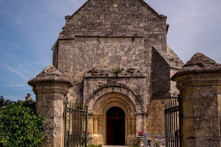 BordeauxWinePilgrim Premium E-Bike Pilgrimage in Saint-Émilion with Château Garden Lunch (12/12)
