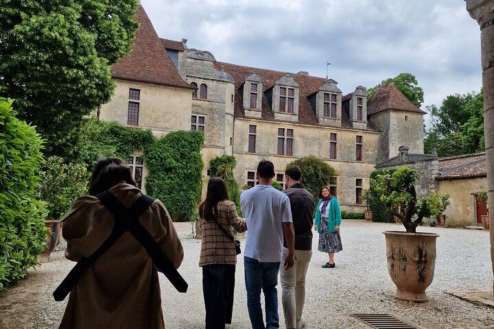 BordeauxWinePilgrim Premium E-Bike Pilgrimage in Saint-Émilion with Château Garden Lunch (3/12)