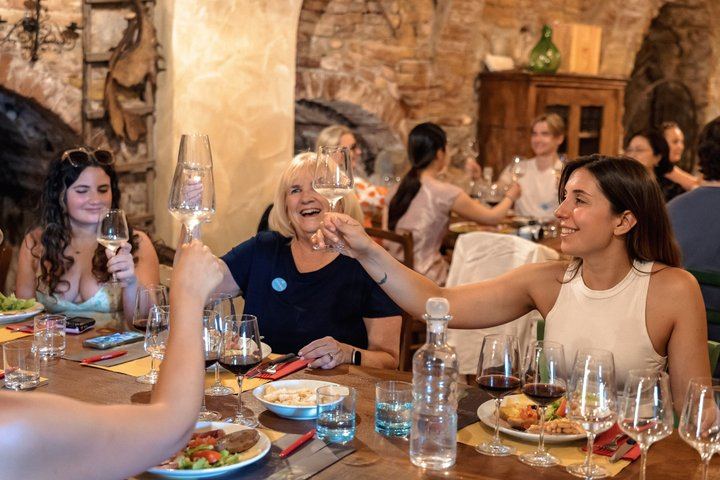 Gray Line Florence Tuscany Day Tour: San Gimignano, Monteriggioni, Chianti Lunch, Siena (11/12)