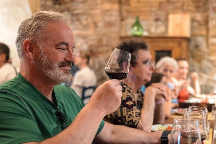 Gray Line Florence Tuscany Day Tour: San Gimignano, Monteriggioni, Chianti Lunch, Siena (12/12)