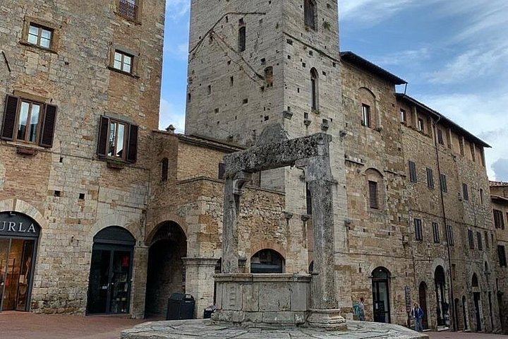 Chianti and San Gimignano by Minivan from Florence: 2 Wineries and Pairing Lunch (8/12)