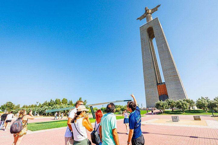 Small-Group Arrábida and Sesimbra Day Trip from Lisbon with Two Wine Tastings (8/11)