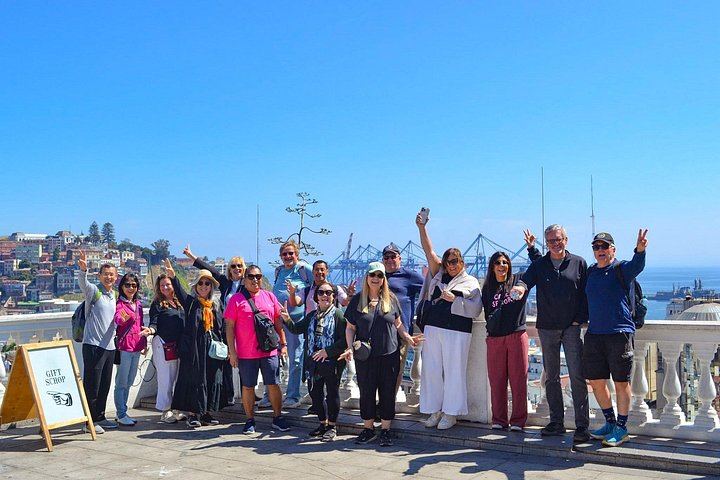 Santiago Pickup Day Tour: Viña del Mar, Valparaíso Hills and Casablanca Wine Tasting (11/12)
