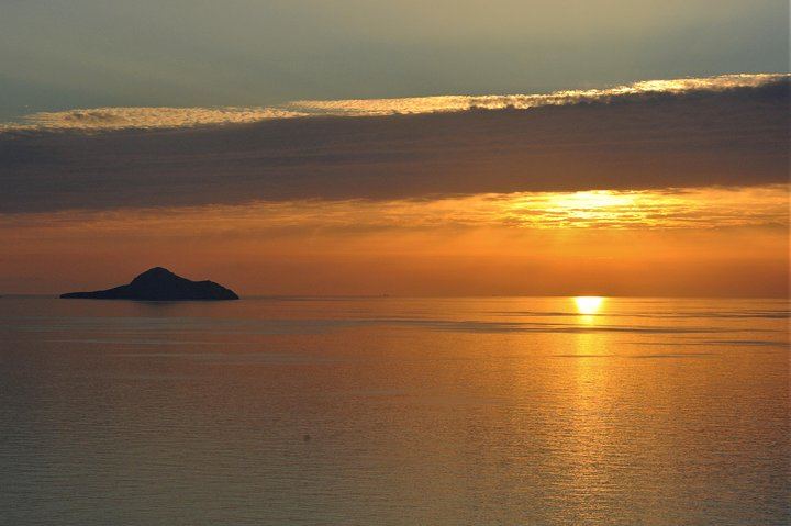 Santorini Three-Winery Tour by Mercedes Van with 12 Tastings, Megalochori and Oia Sunset (8/12)