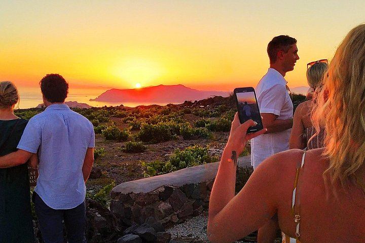 Santorini Sunset Wine Tour for Up to 8 with a Sommelier, Three Wineries and Dinner (3/12)