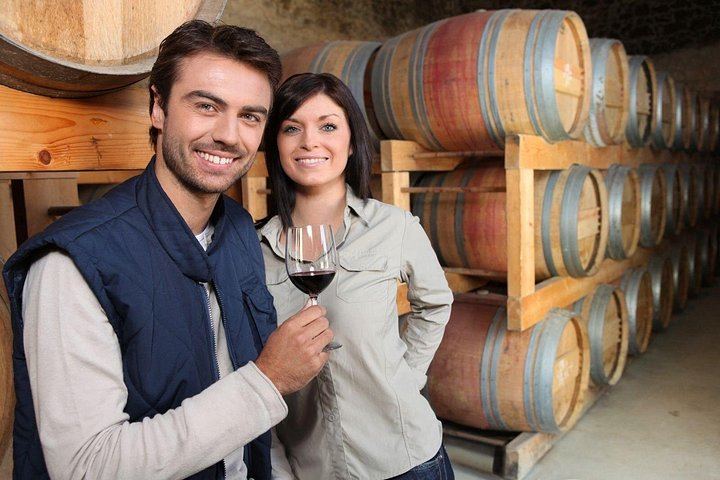 Santorini Sunset Wine Tour for Up to 8 with a Sommelier, Three Wineries and Dinner (5/12)