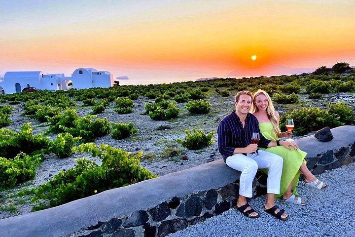 Santorini Sunset Wine Tour for Up to 8 with a Sommelier, Three Wineries and Dinner (4/12)