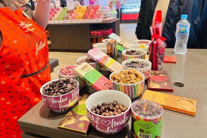 Yarra Valley Day Tour with Farm Stop, Yering Station, Chocolate and Gin Option (3/12)