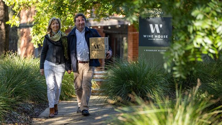 Sydney to Hunter Valley Day Tour with Three Wine Tastings, Cheese Factory and Cafe Lunch (2/12)