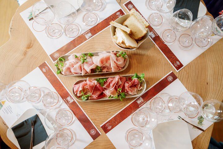 Private Prosecco DOCG Tasting at a Historic Saccol Winery in Valdobbiadene (1/10)