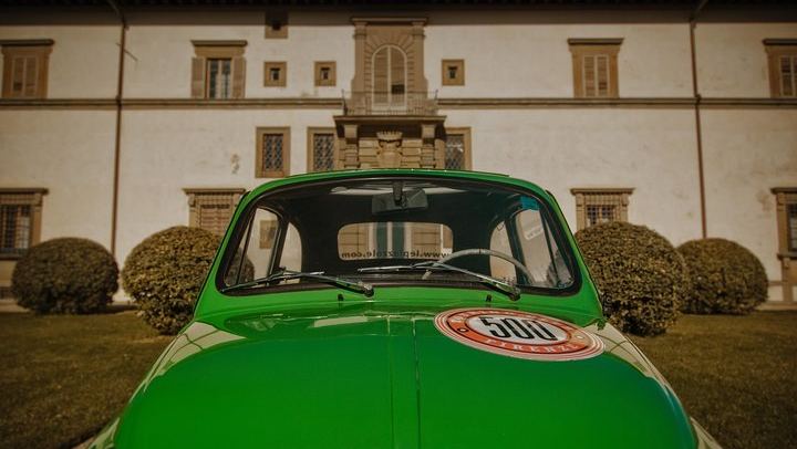 Self-Drive Vintage Fiat 500 Convoy to a 15th-Century Villa with Picnic Lunch and Wine (2/6)