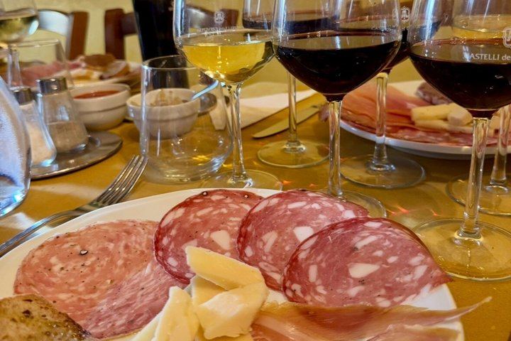 Self-Drive Vintage Fiat 500 Convoy to a 15th-Century Villa with Picnic Lunch and Wine (6/6)