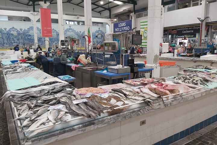 Private Setúbal Day with Local Guide: Livramento Market, Azeitão Tiles and Five Wines (5/12)