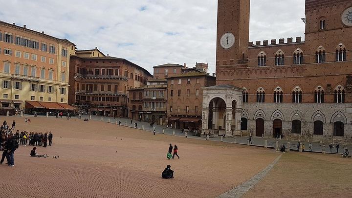 Rome to Siena and San Gimignano Day Trip: Tenuta Torciano Tasting of 10 Wines and Lunch (4/12)