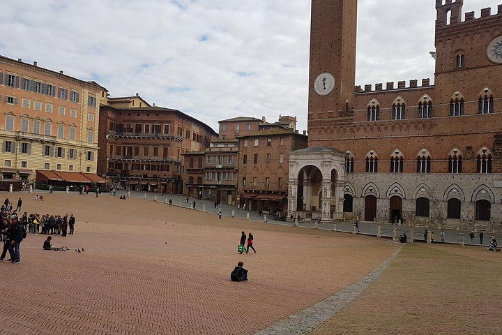 Rome to Siena and San Gimignano Day Trip: Tenuta Torciano Tasting of 10 Wines and Lunch (4/12)