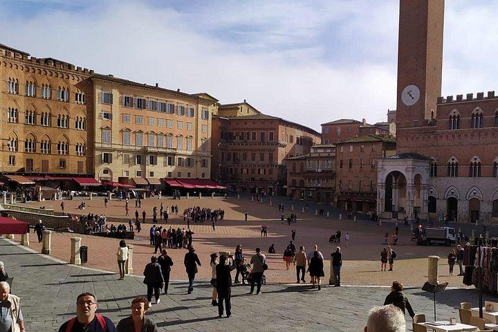 Rome to Siena and San Gimignano Day Trip: Tenuta Torciano Tasting of 10 Wines and Lunch (2/12)