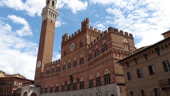 Lucca Departure: Small Group Day in Siena and San Gimignano with Chianti Cellar Tasting (4/6)