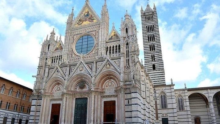 Lucca Departure: Small Group Day in Siena and San Gimignano with Chianti Cellar Tasting (2/6)