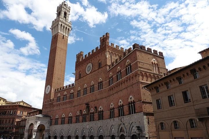 Lucca Departure: Small Group Day in Siena and San Gimignano with Chianti Cellar Tasting (4/6)