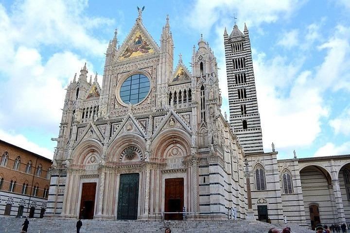Lucca Departure: Small Group Day in Siena and San Gimignano with Chianti Cellar Tasting (2/6)