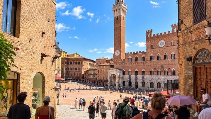8-Seat Minivan Tour from Florence: Monteriggioni, Siena, Chianti Wine Lunch, San Gimignano (3/12)