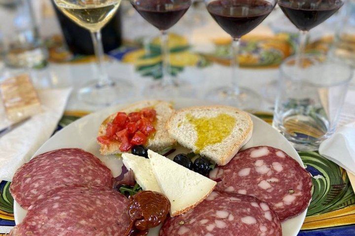 Tuscany Horseback Ride with Winery Lunch, from Florence or San Gimignano (6/12)
