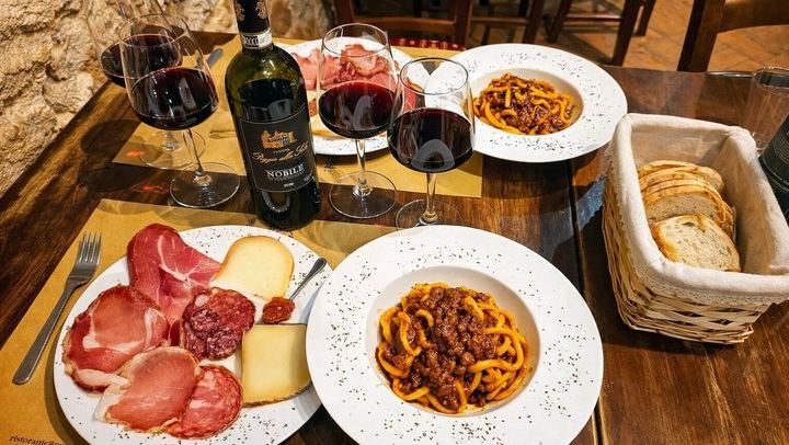 Siena Station Minivan Wine Tour: Montepulciano, Pienza, Val d'Orcia and Brunello Lunch (4/12)