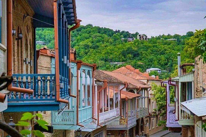 Kakheti Day Tour from Tbilisi: Family Wine Cellar, Bodbe, Sighnaghi and Shoti Bread (9/12)