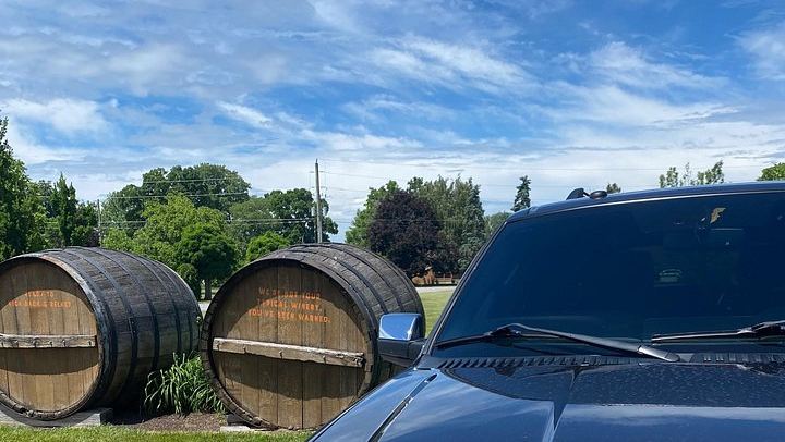 Niagara-on-the-Lake Full-Day Wine Tour with Cheese and Charcuterie Pairings (4/11)