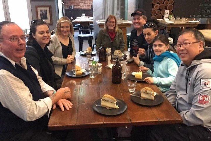 Barossa to Hahndorf Shared Day Tour: Farm Shop, Chocolate, Two Tastings, Lunch (12/12)