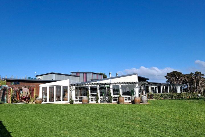 Waiheke Food and Wine Day: Tastings with Pairings, Shared Platter Lunch, 11 Guests Max (12/12)
