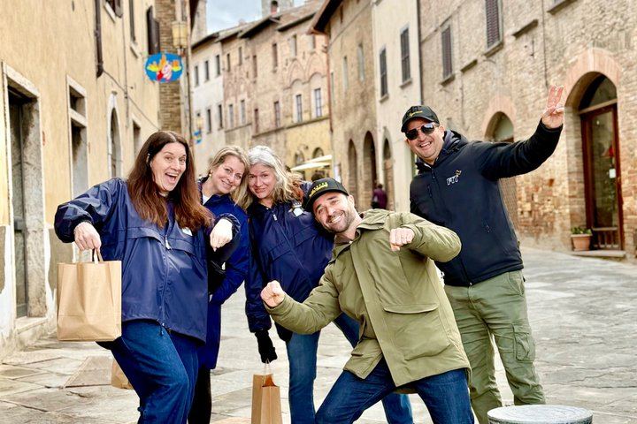 Small-Group Horseback Ride with Winery Lunch and San Gimignano Visit (8/12)