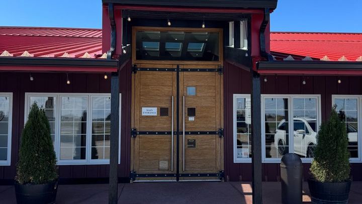 Small Group Niagara Wine Tour from Toronto: Reif, Pillitteri, Between the Lines, Lunch (2/7)