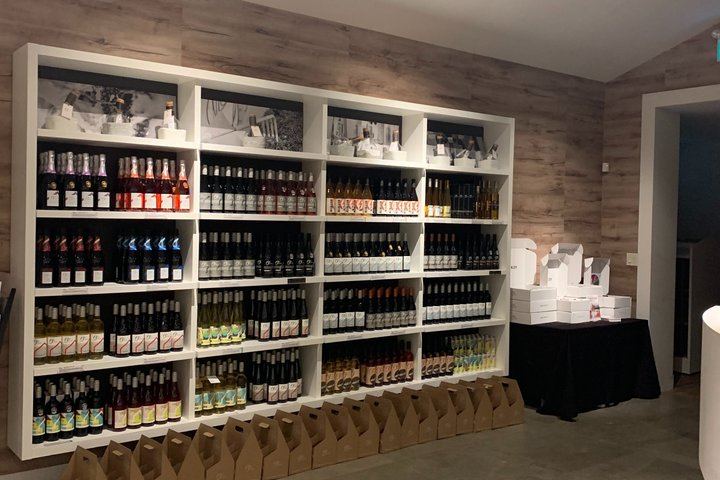 Small Group Niagara Wine Tour from Toronto: Reif, Pillitteri, Between the Lines, Lunch (3/7)