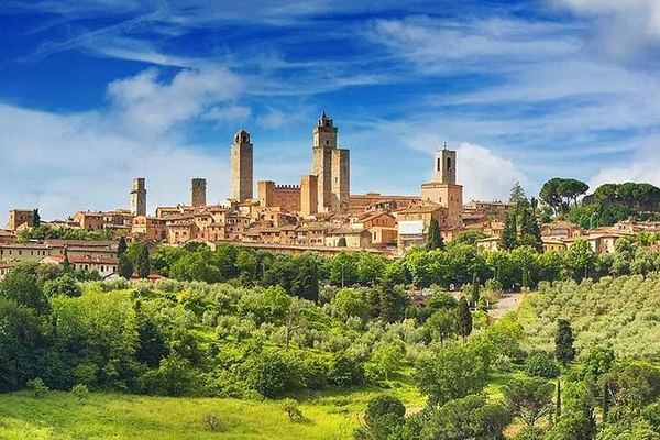 Small-Group Tour: Chianti Winery, San Gimignano and Vernaccia Lunch Tasting