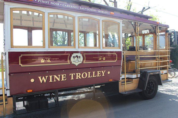 Sonoma Valley Open-Air Wine Trolley Tour with Winery Stops and Lunch (11/12)