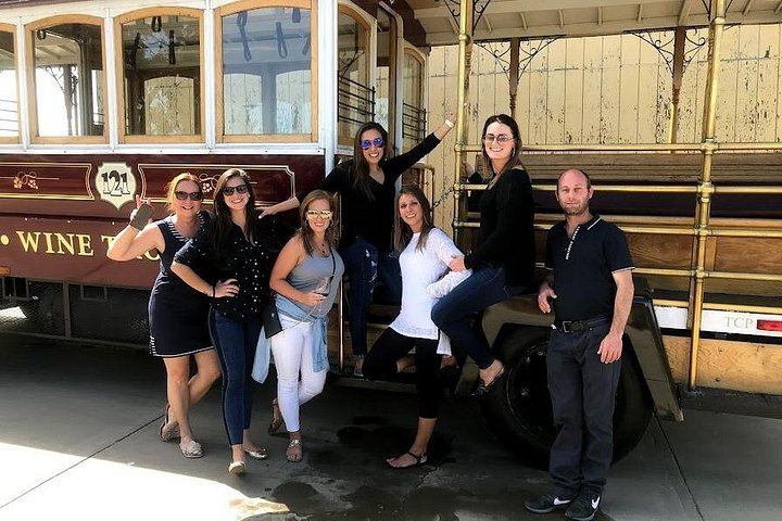 Sonoma Valley Open-Air Wine Trolley Tour with Winery Stops and Lunch (6/12)