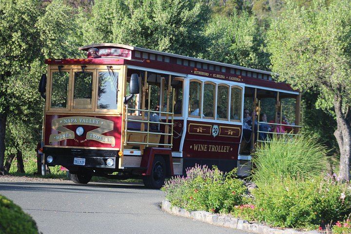 Sonoma Valley Open-Air Wine Trolley Tour with Winery Stops and Lunch (4/12)
