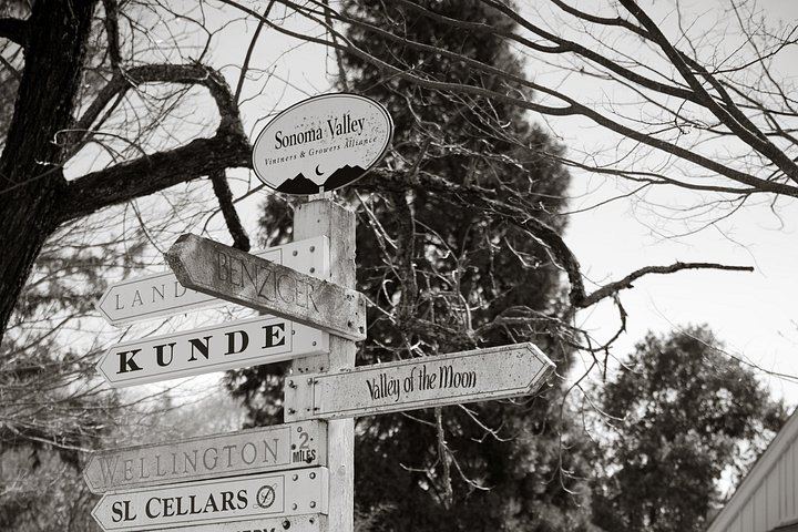 Sonoma Valley Open-Air Wine Trolley Tour with Winery Stops and Lunch (12/12)