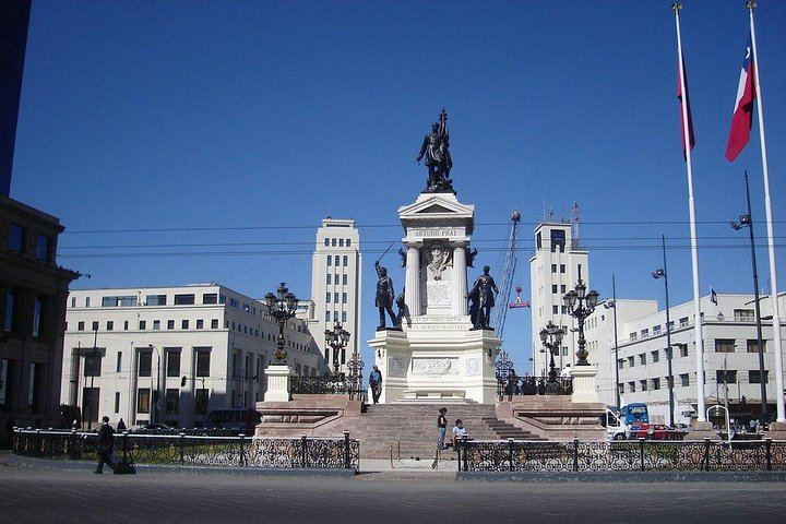 Casablanca Valley Wine Tasting and Valparaiso Heritage Walk, Markets and Elevators (4/12)