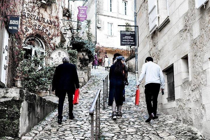 Rustic Vines Day Tour: Saint-Émilion and Médoc Wines, Three Châteaux and Picnic Lunch (9/10)